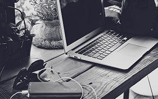 9场不败+扭亏为盈！曼联复苏启幕？还是仍走在钢丝上？